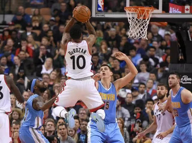 示完美腹肌 示完美腹肌